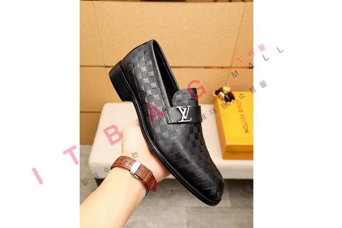 ̺   MYB7621
