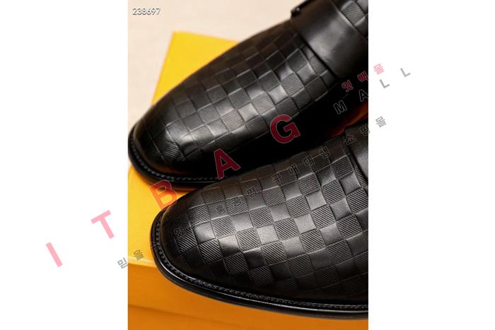 ̺   MYB7621
