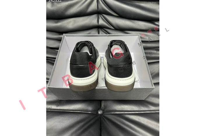  MYB4593