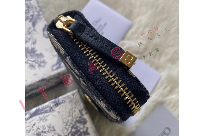  30 MONTAIGNE VOYAGEUR     A82358