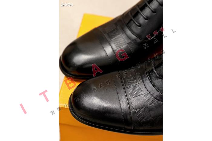 ̺   MYB6070