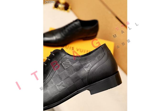 ̺   MYB6070