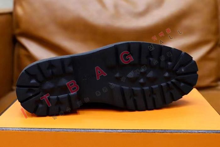 ޽    YF8946