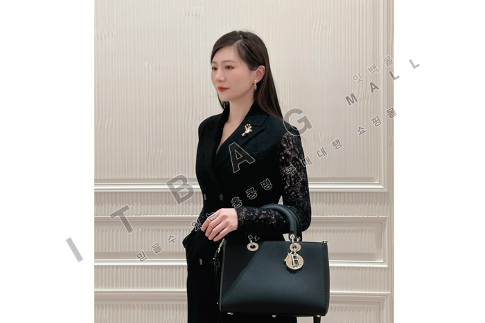  Lady D-Sire ̵   DR9045