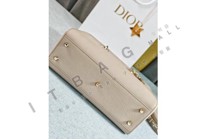  Lady D-Sire ̵   DR9045-2