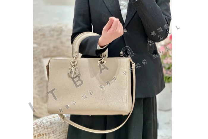  Lady D-Sire ̵   DR9045-2