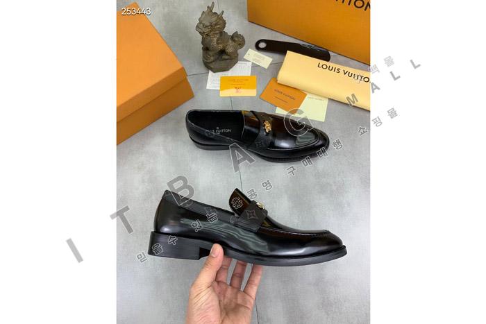 ̺   MYB9817