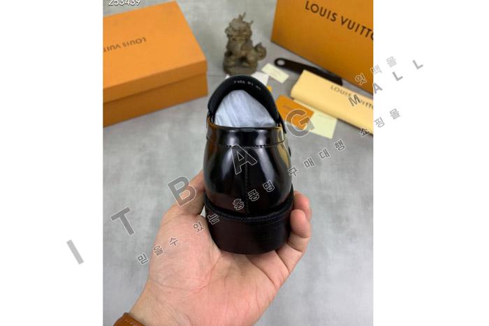 ̺   MYB9821