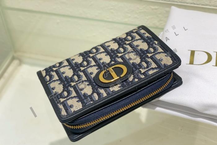   30 Montaigne Voyageur   A82363-1