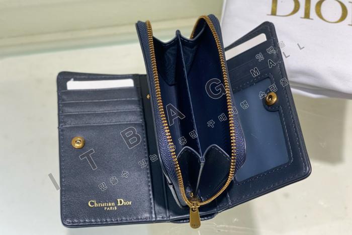   30 Montaigne Voyageur   A82363-1