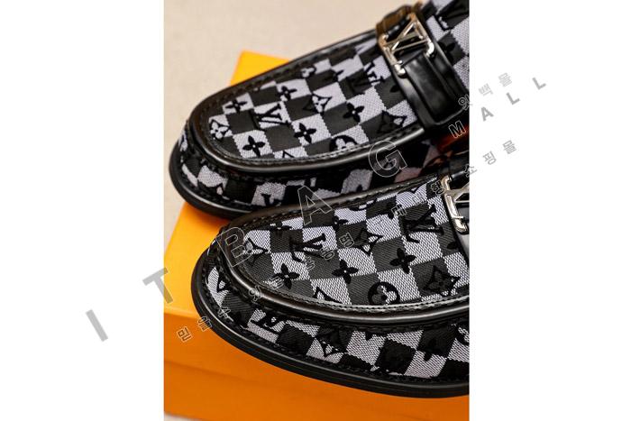 ̺    MYB6208