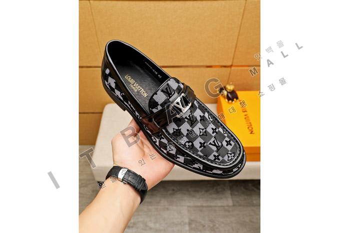 ̺    MYB6208