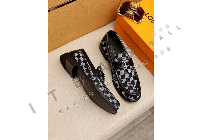 ̺    MYB6208