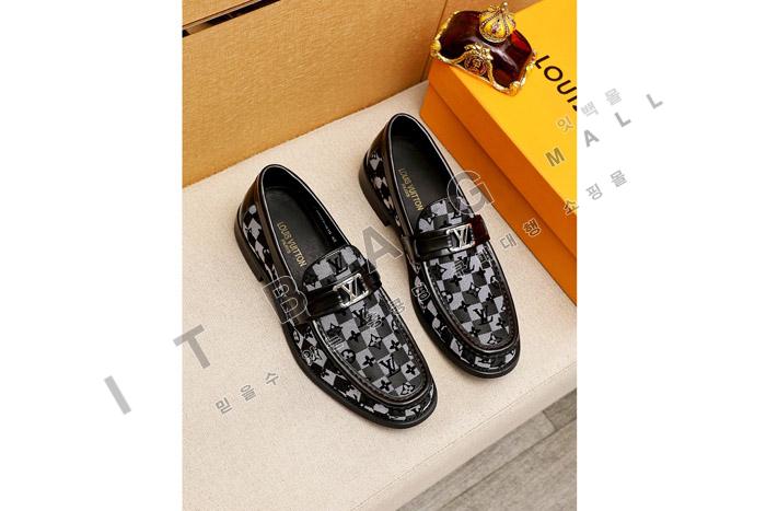 ̺    MYB6208