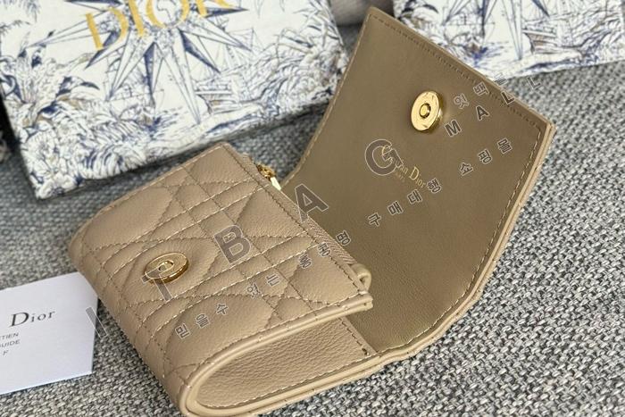  Caro Glycine   A82374-8