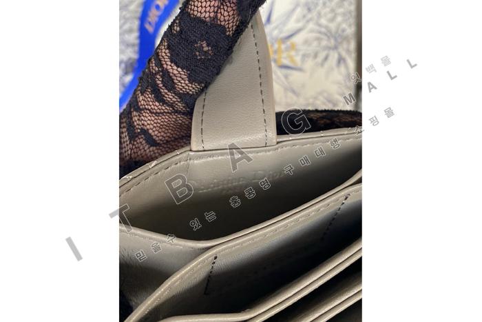  Lady  Jasmine ī   A82375