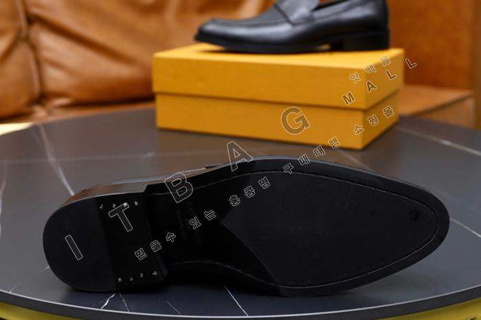 ̺    YF90017