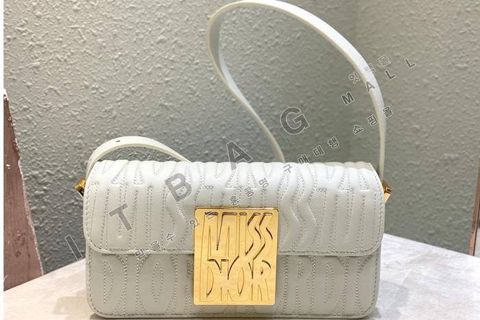  Miss ÷  DR9142-2     24/Ż