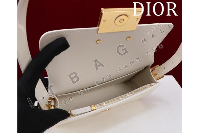  Miss ÷  DR9143-2     24/Ż