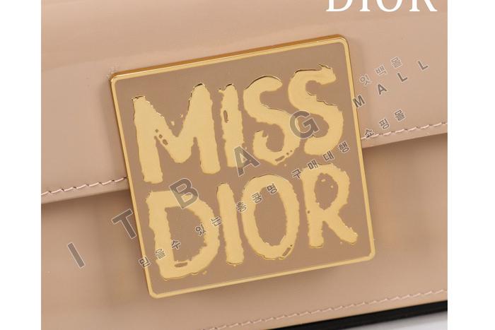  Miss ÷  DR9143-3     24/Ż
