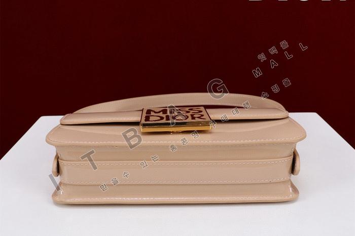  Miss ÷  DR9143-3     24/Ż