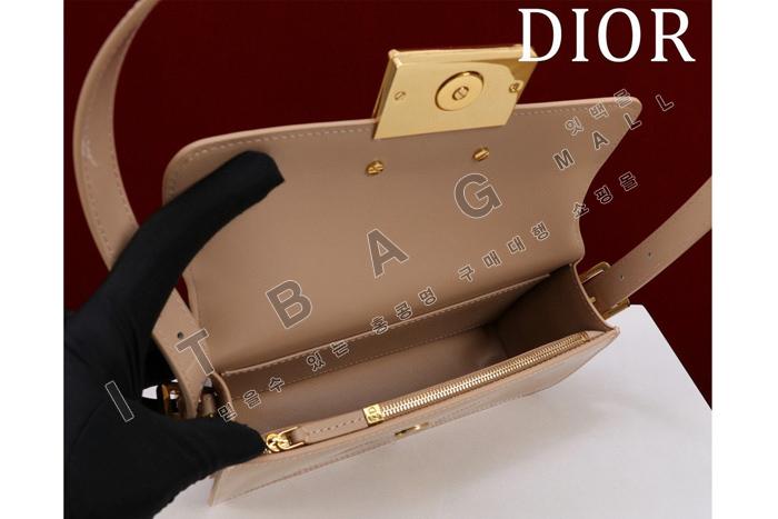  Miss ÷  DR9143-3     24/Ż