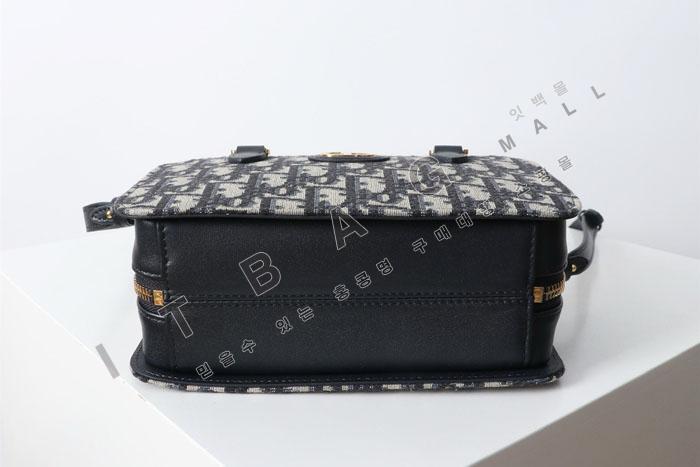  30 Montaigne ̴ ͹  DR9156   24/Ż