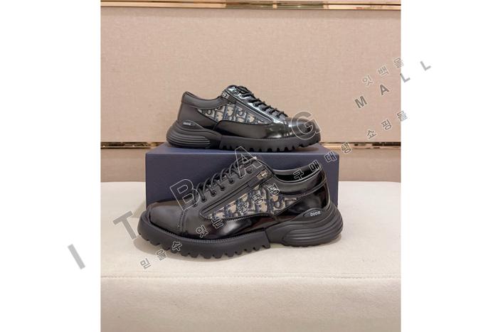  Combat   MYB5643