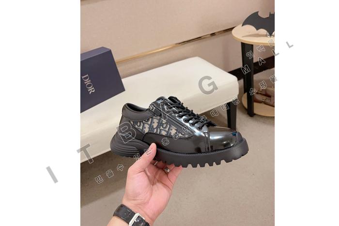  Combat   MYB5643