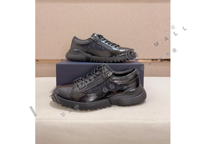  Combat   MYB5643-1