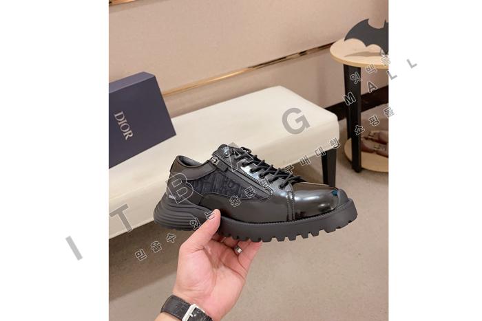  Combat   MYB5643-1