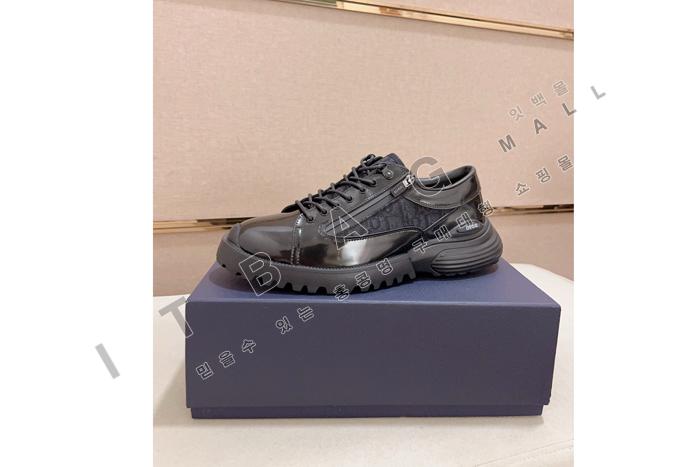  Combat   MYB5643-1