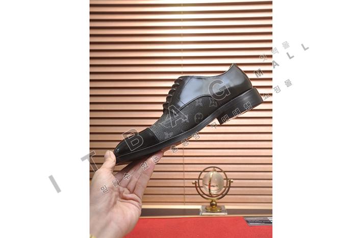 ̺    MYB5817