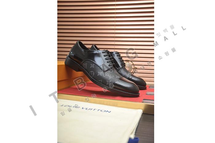 ̺    MYB5817
