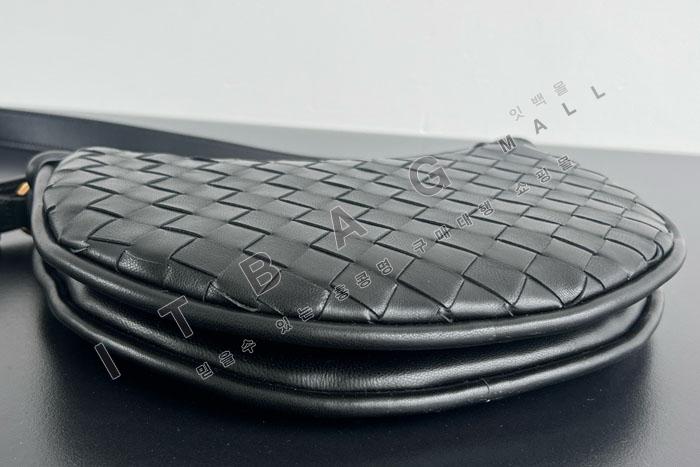 װ Ḯ   SF09388    25/Ż