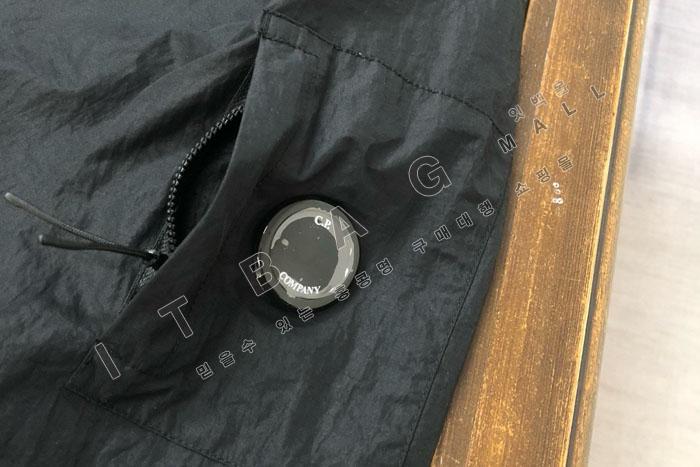 ڿ     DB8915-1