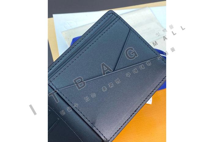 ̺       M82585