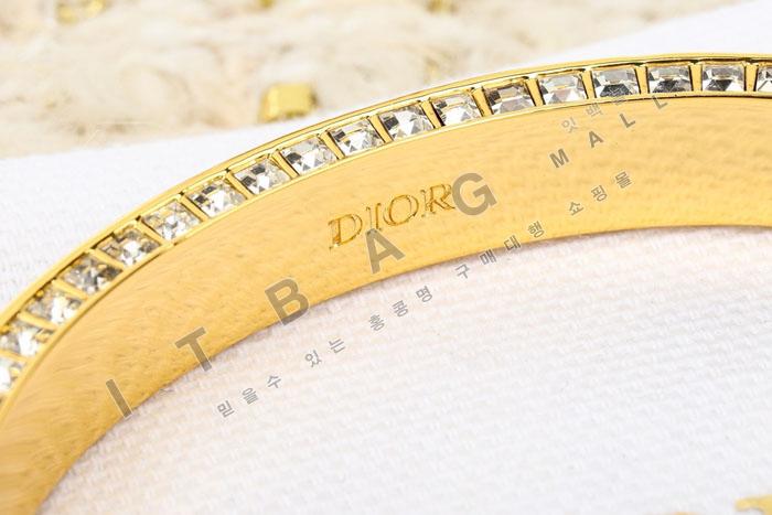     SY4957   2÷