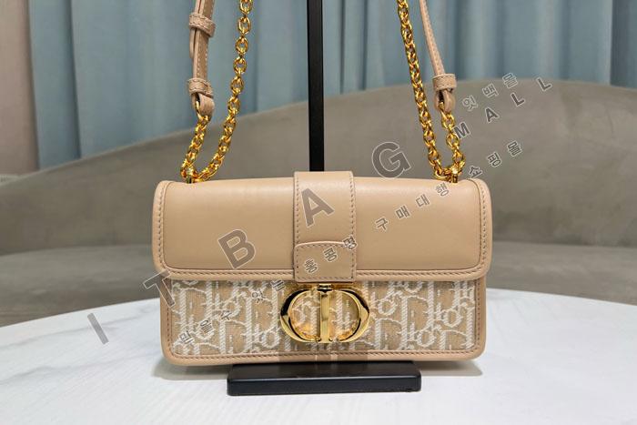  30 Montaigne East-West üι  DR91643    25/Ż